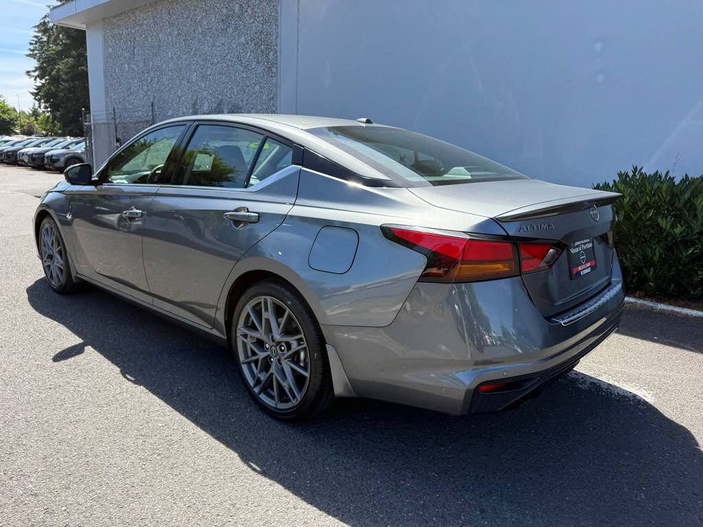 Used 2023 Nissan Altima 2.0 SR FWD image 11