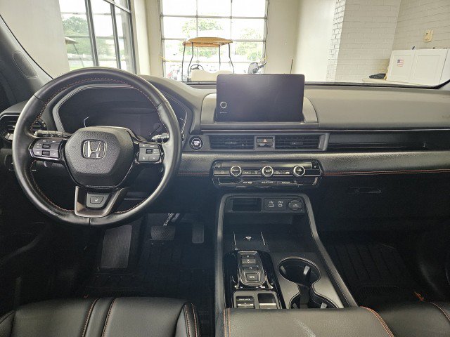 Used 2025 Honda Pilot TrailSport image 19