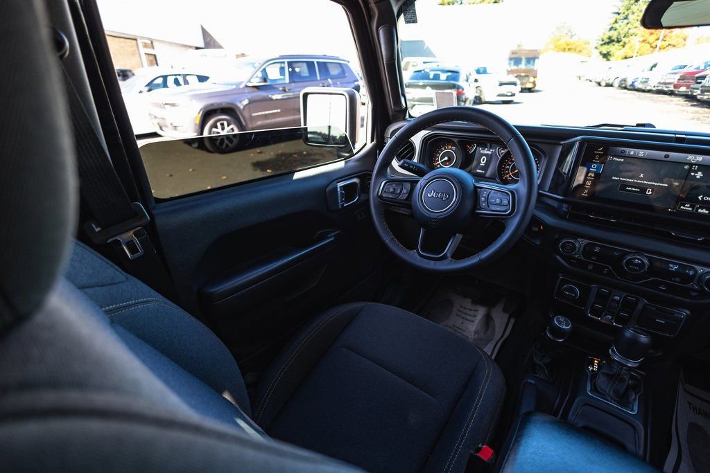 Used 2024 Jeep Gladiator Sport image 26