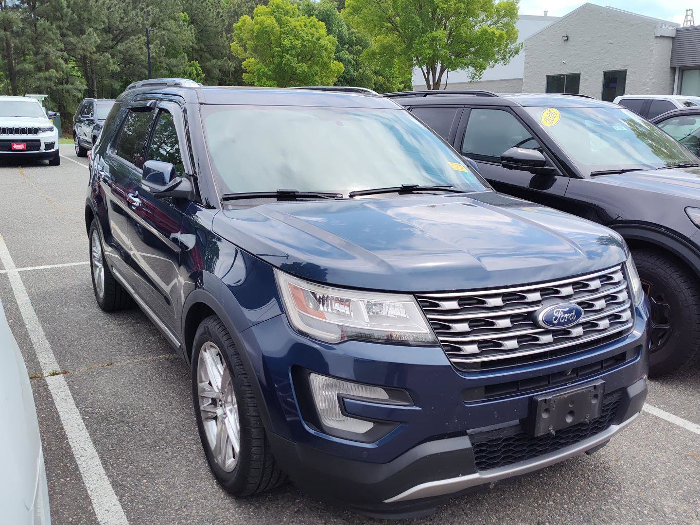 Used 2017 Ford Explorer Limited FWD image 3