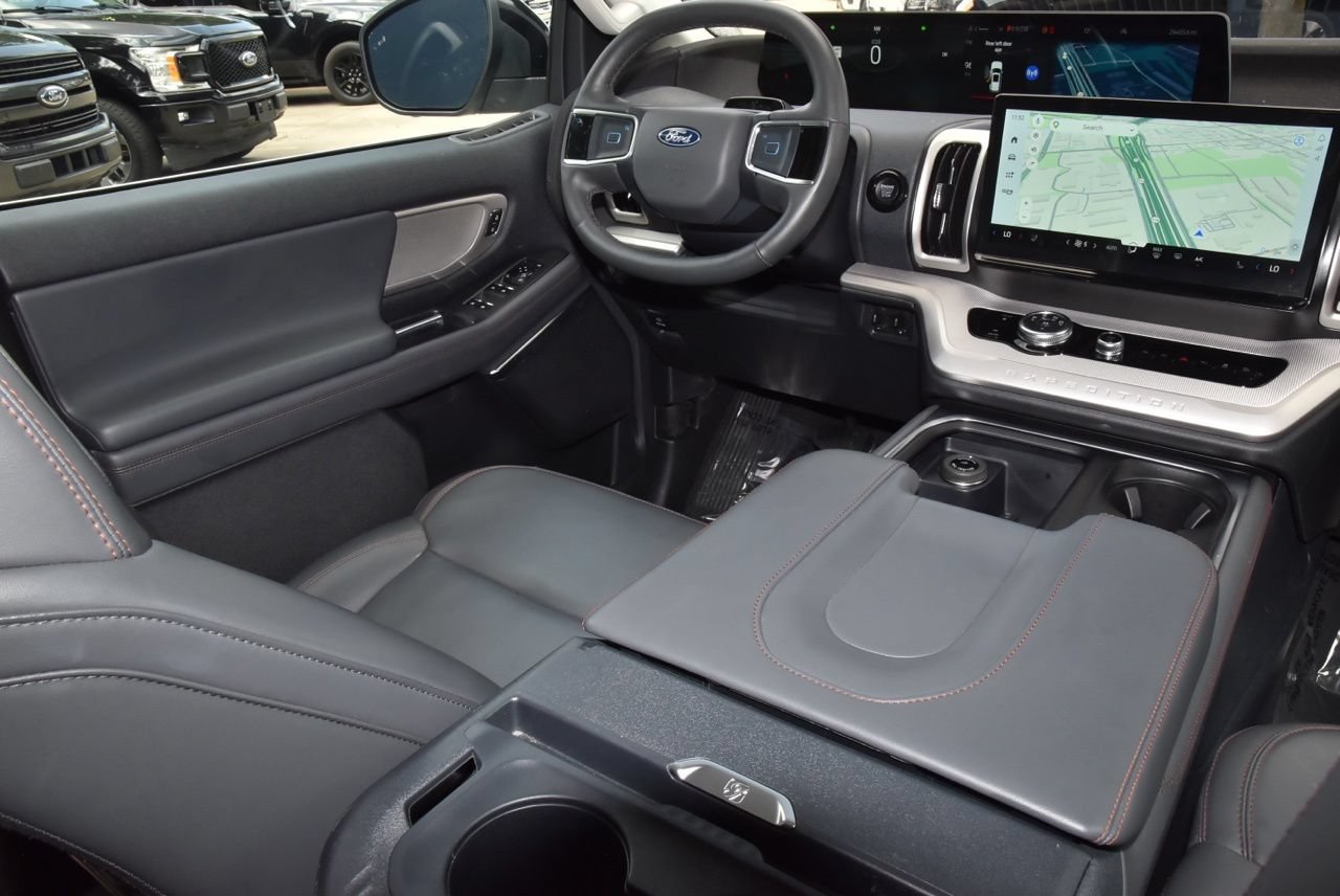 Certified 2025 Ford Expedition Active AWD/4WD image 16