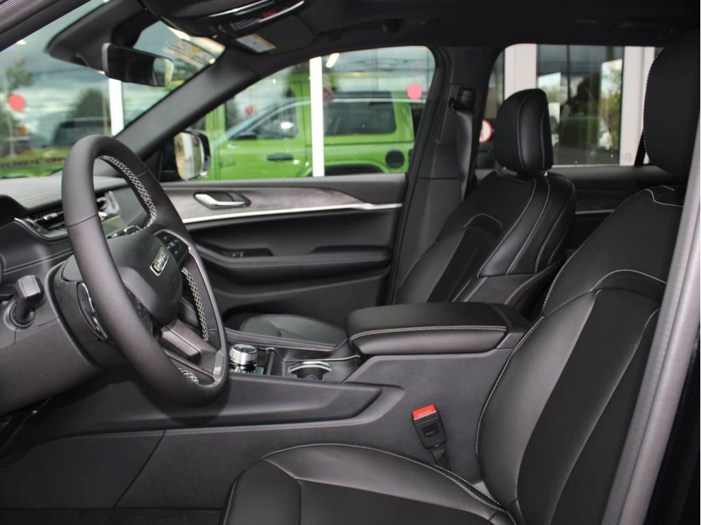 New 2025 Jeep Grand Cherokee Limited w/ Trailer Tow Package image 11