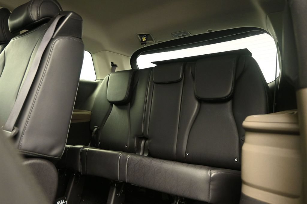 Used 2025 Kia Carnival FWD image 13