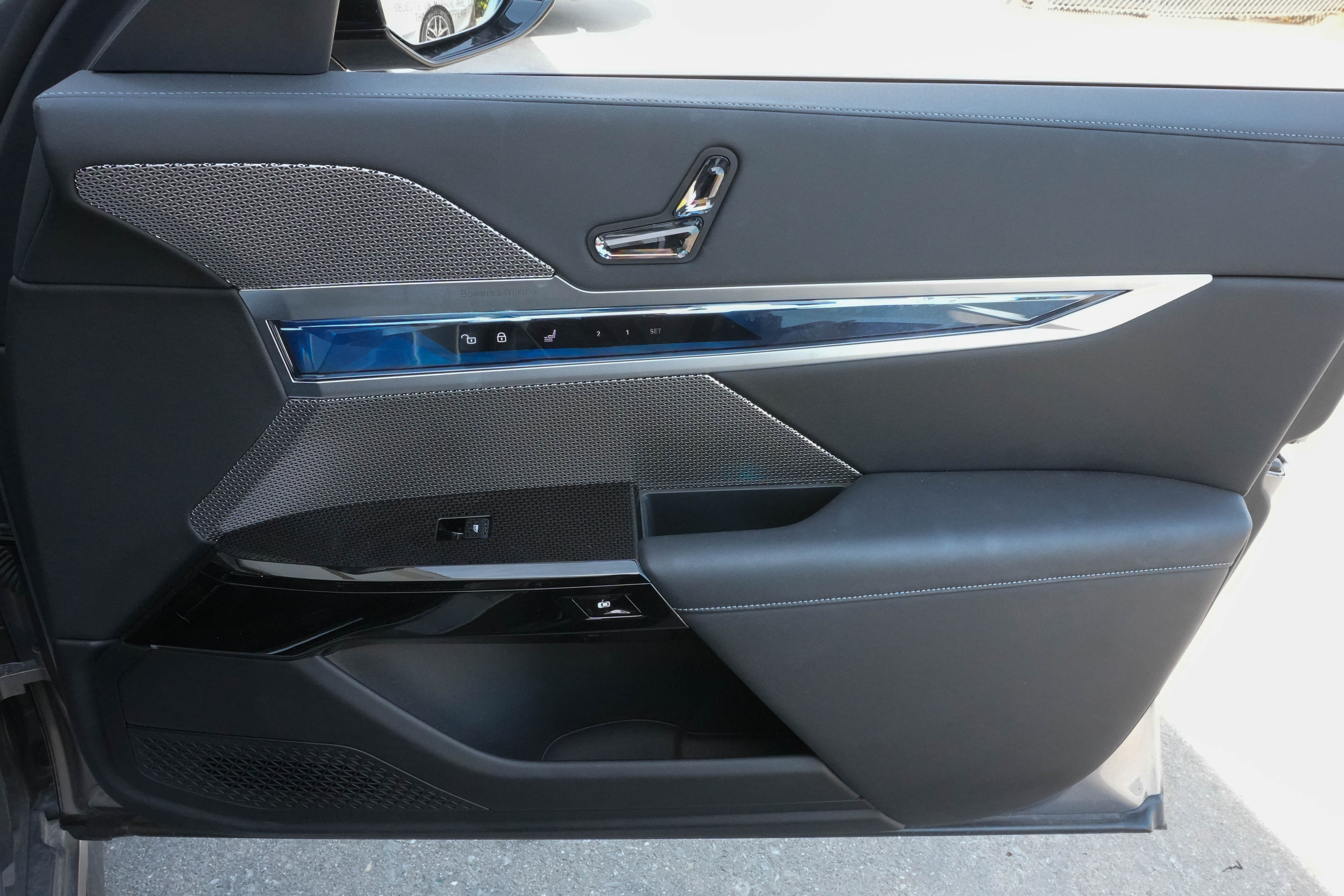 Certified 2024 BMW i7 M70 w/ Premium Package AWD/4WD image 29