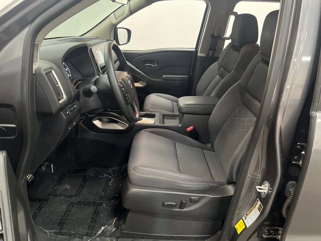 Used 2025 Nissan Frontier SV w/ Tow Package RWD image 11