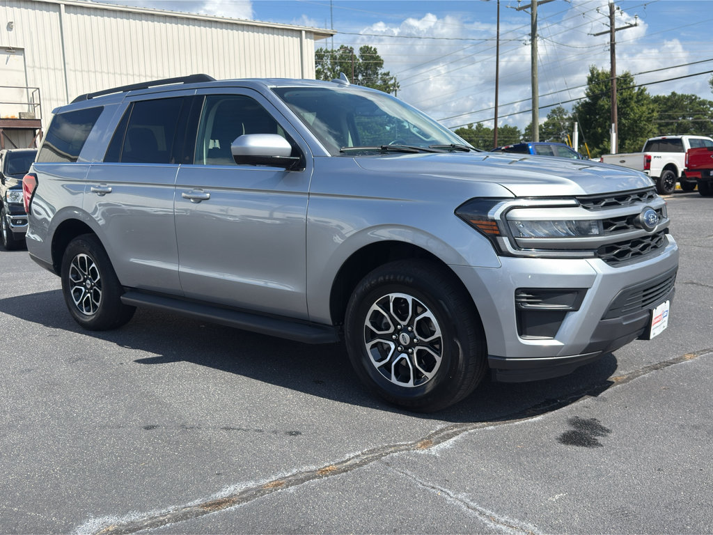 Used 2024 Ford Expedition XLT AWD/4WD image 2