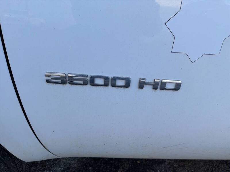 Used 2011 GMC Sierra 3500 W/T w/ Snow Plow Prep Package AWD/4WD image 15