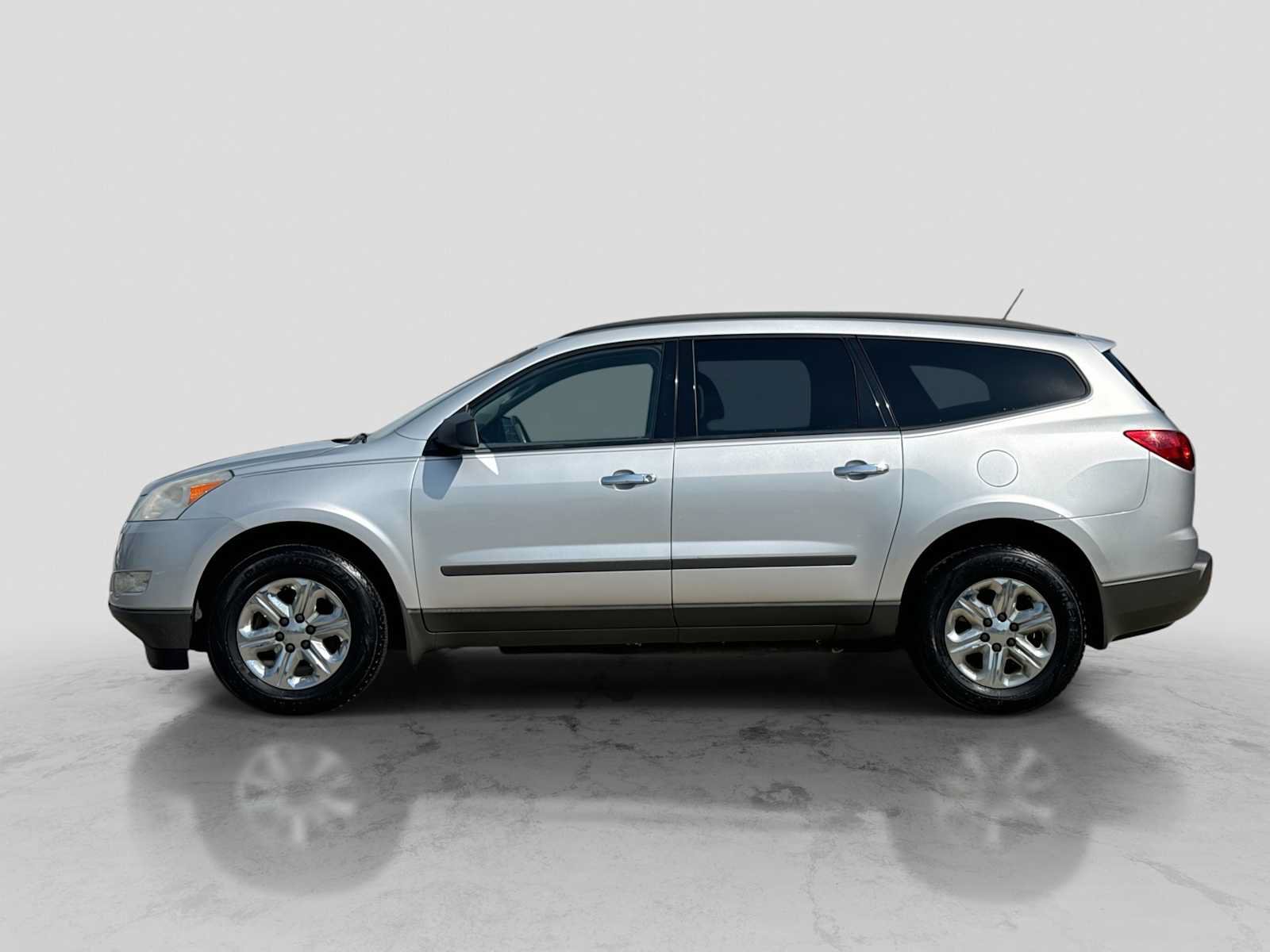 Used 2012 Chevrolet Traverse LS FWD image 3