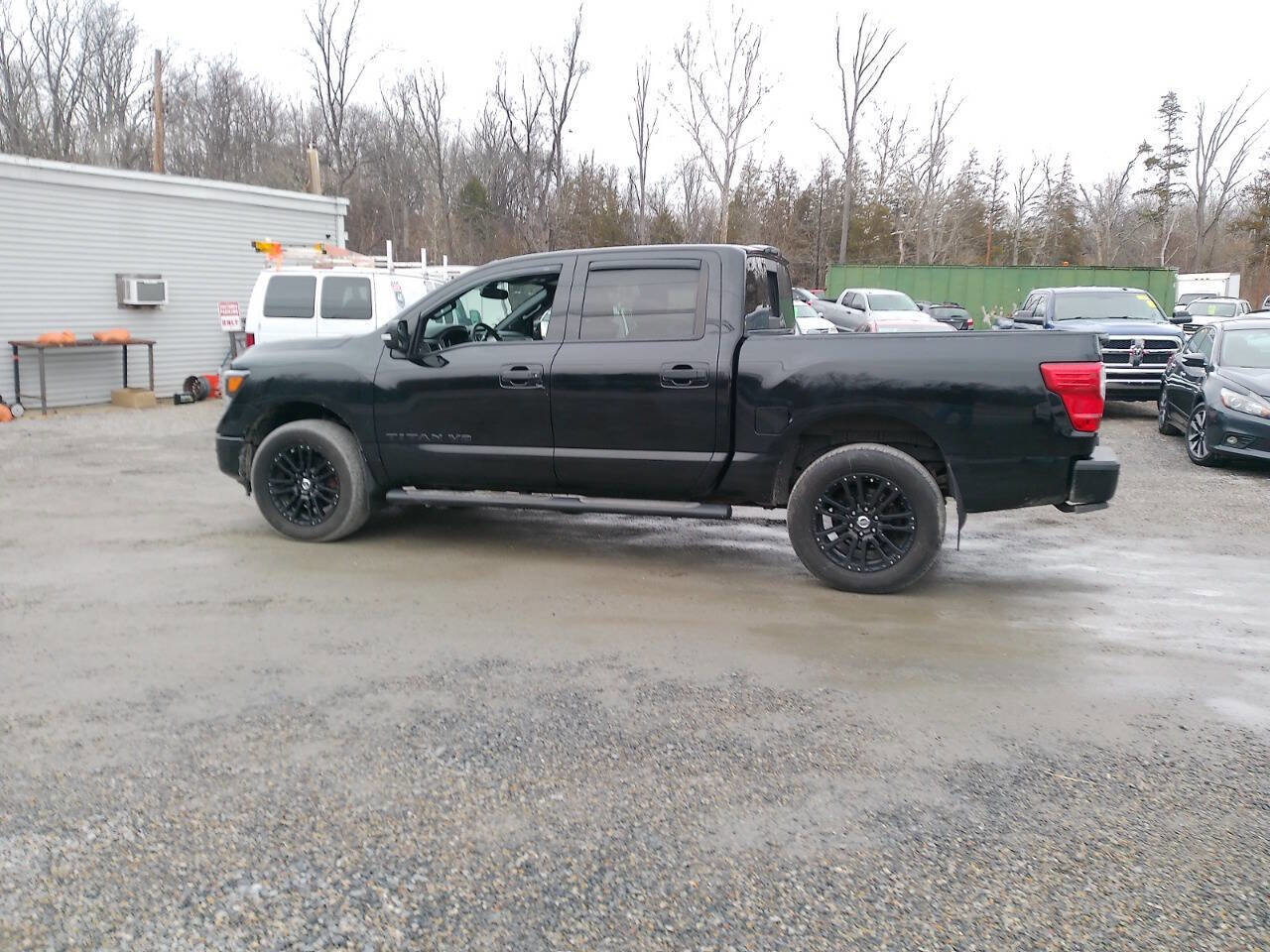 Used 2018 Nissan Titan SL w/ Midnight Edition image 4