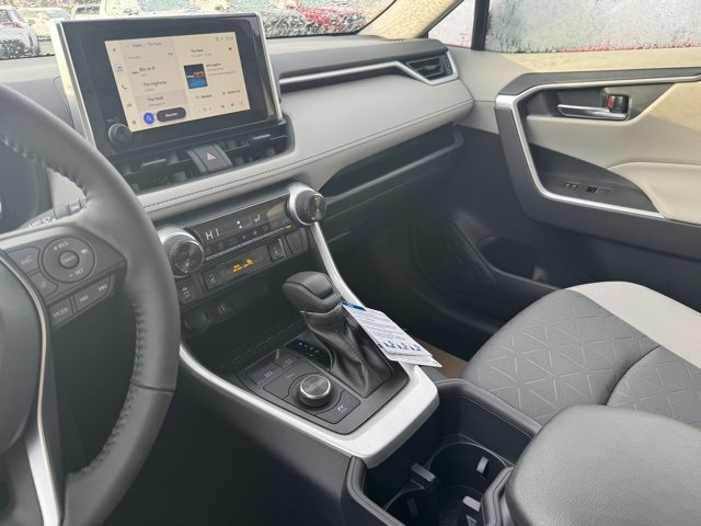 Used 2025 Toyota RAV4 XLE image 18