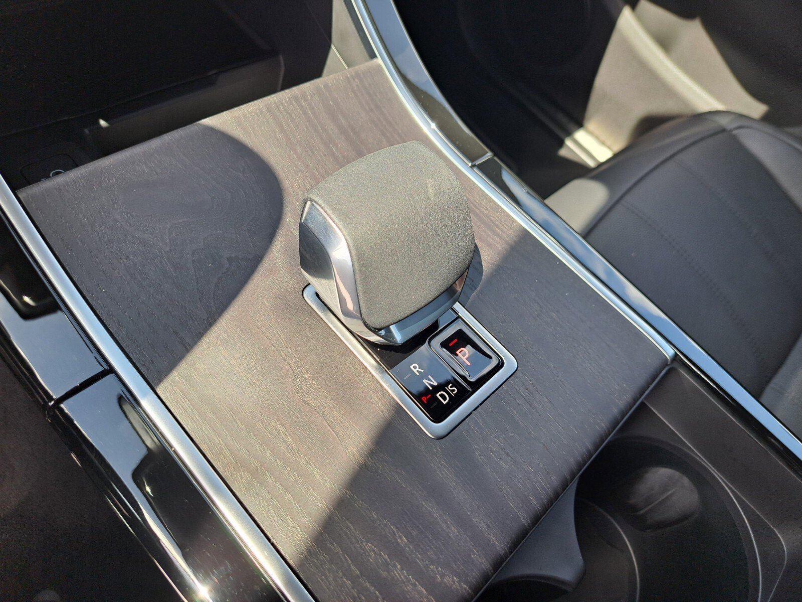 Certified 2024 Land Rover Range Rover Evoque Dynamic SE image 15