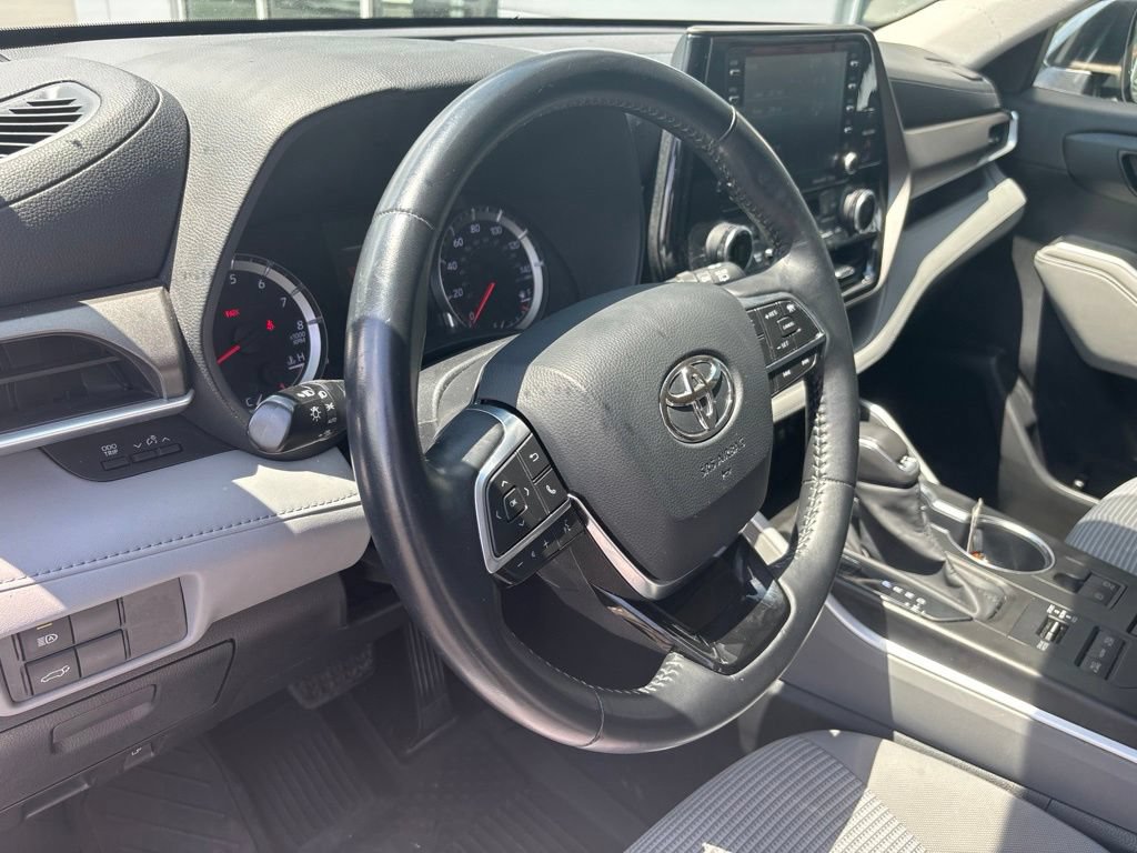 Used 2020 Toyota Highlander LE AWD/4WD image 7