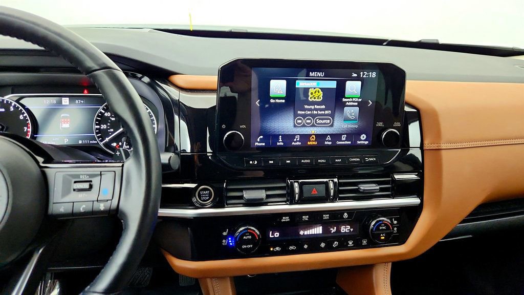 Used 2023 Nissan Pathfinder Platinum w/ Black Appearance Package AWD/4WD image 18