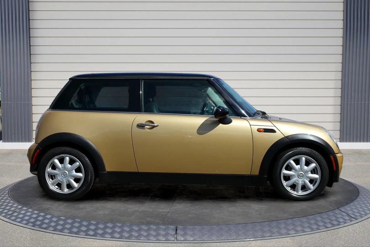 Used 2004 MINI Cooper Hardtop FWD image 8