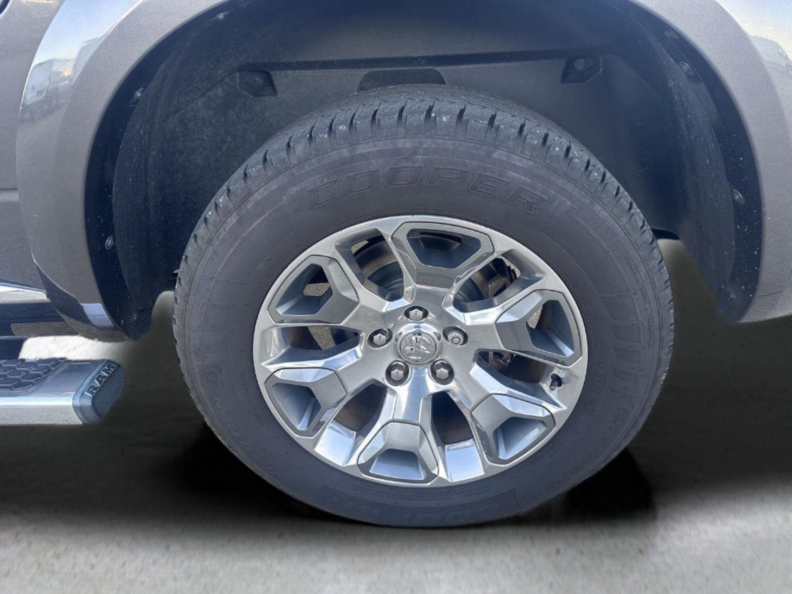 Used 2017 RAM 1500 Limited image 25