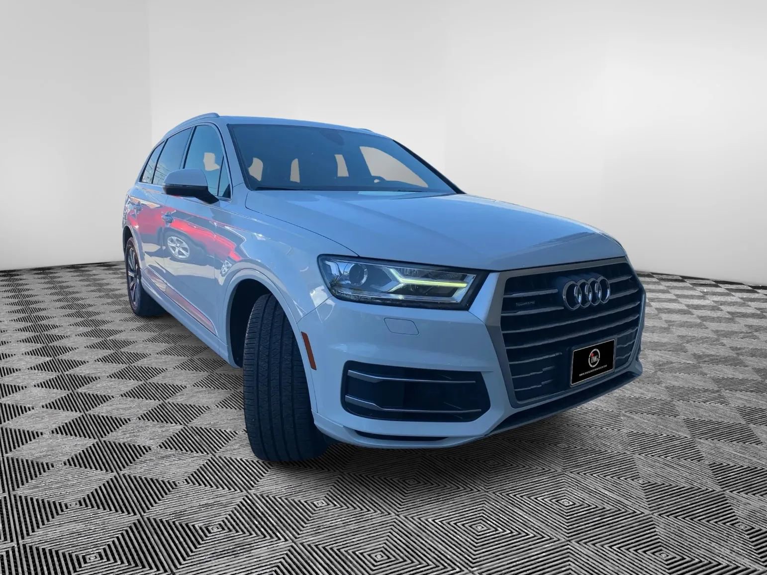 Used 2019 Audi Q7 3.0T Premium w/ Towing Package AWD/4WD image 4