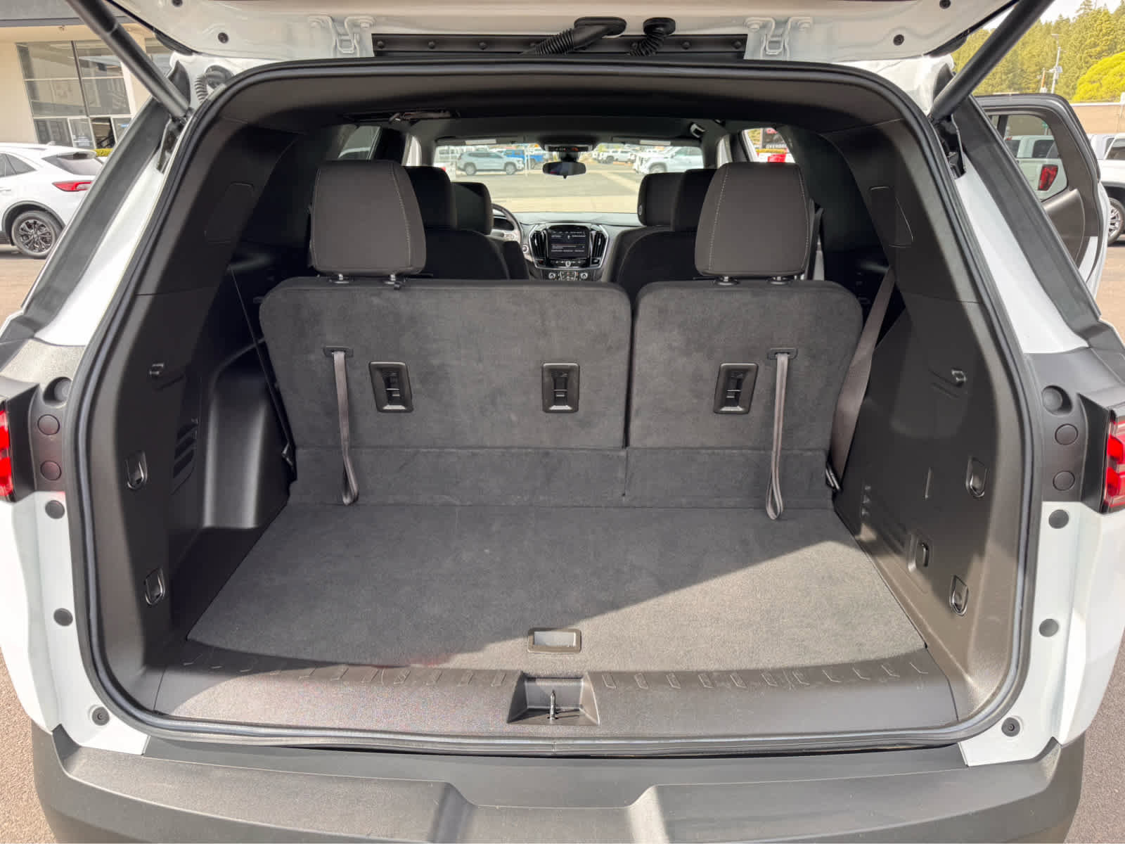 Used 2023 Chevrolet Traverse LT image 12