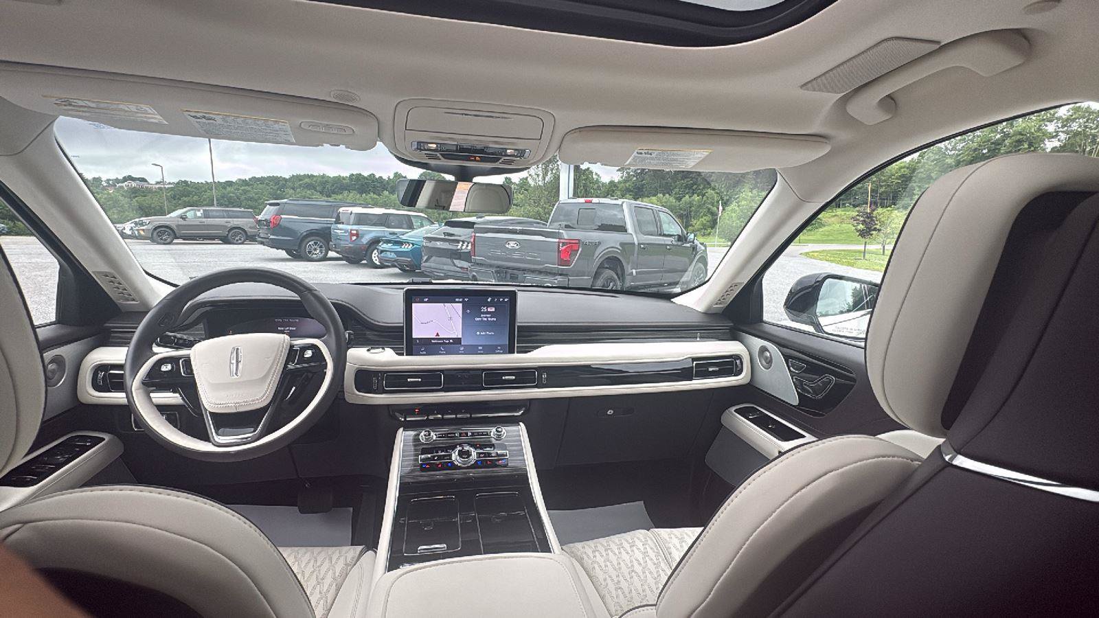 Used 2024 Lincoln Aviator Black Label AWD/4WD image 17