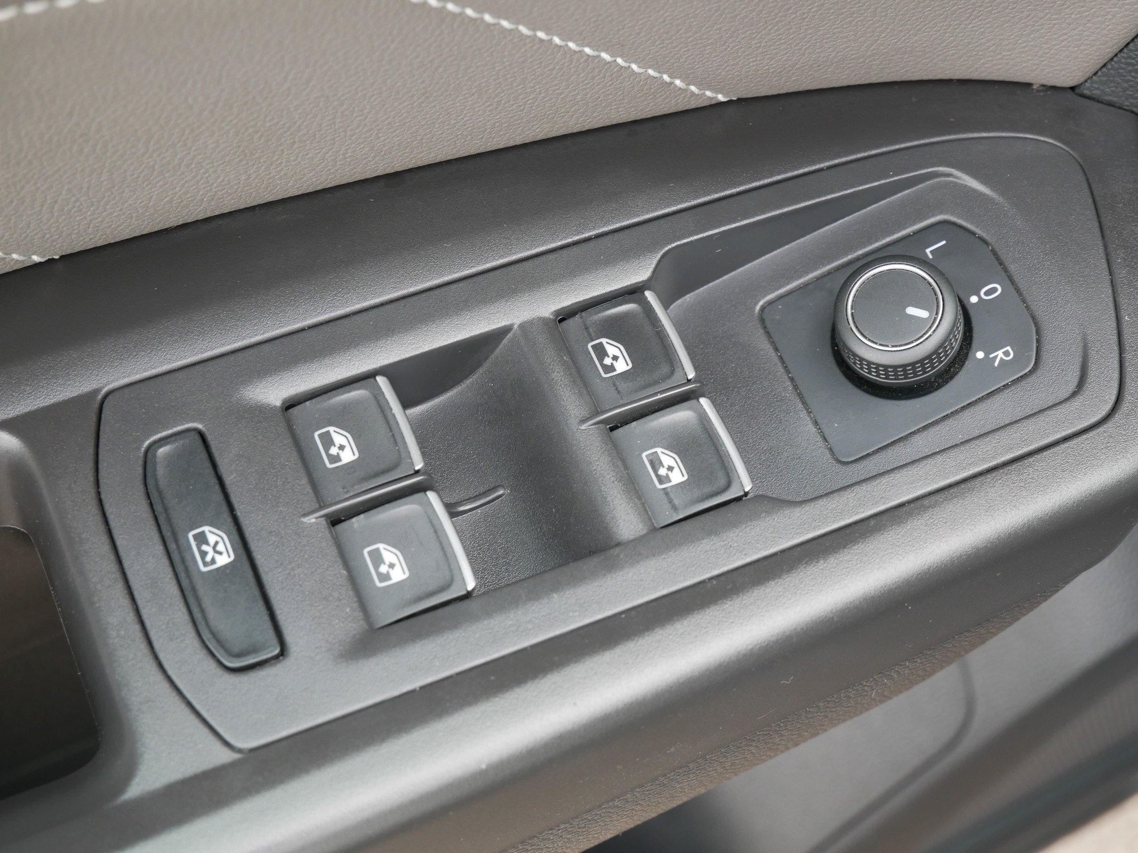 Certified 2023 Volkswagen Atlas SE AWD/4WD image 19
