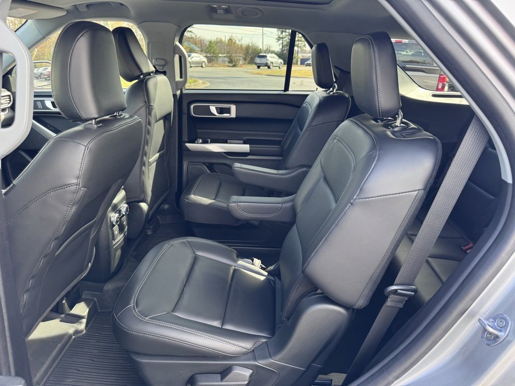 Used 2022 Ford Explorer XLT w/ Equipment Group 202A image 30