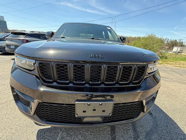 Used 2025 Jeep Grand Cherokee Altitude AWD/4WD image 33