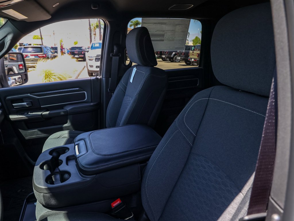 New 2026 RAM 3500 Big Horn AWD/4WD image 16