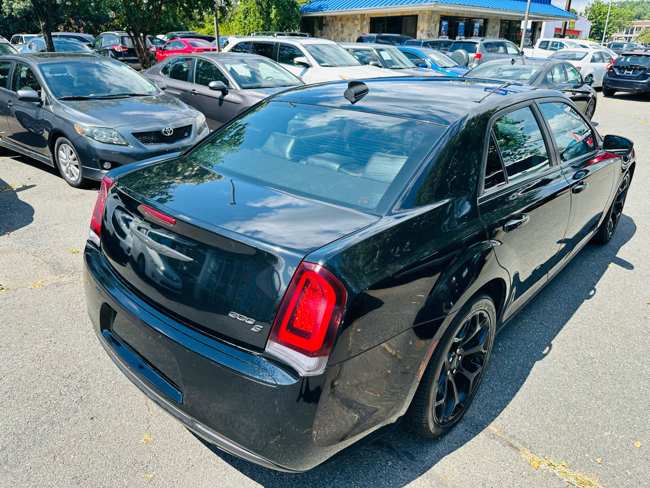 Used 2019 Chrysler 300 S image 8