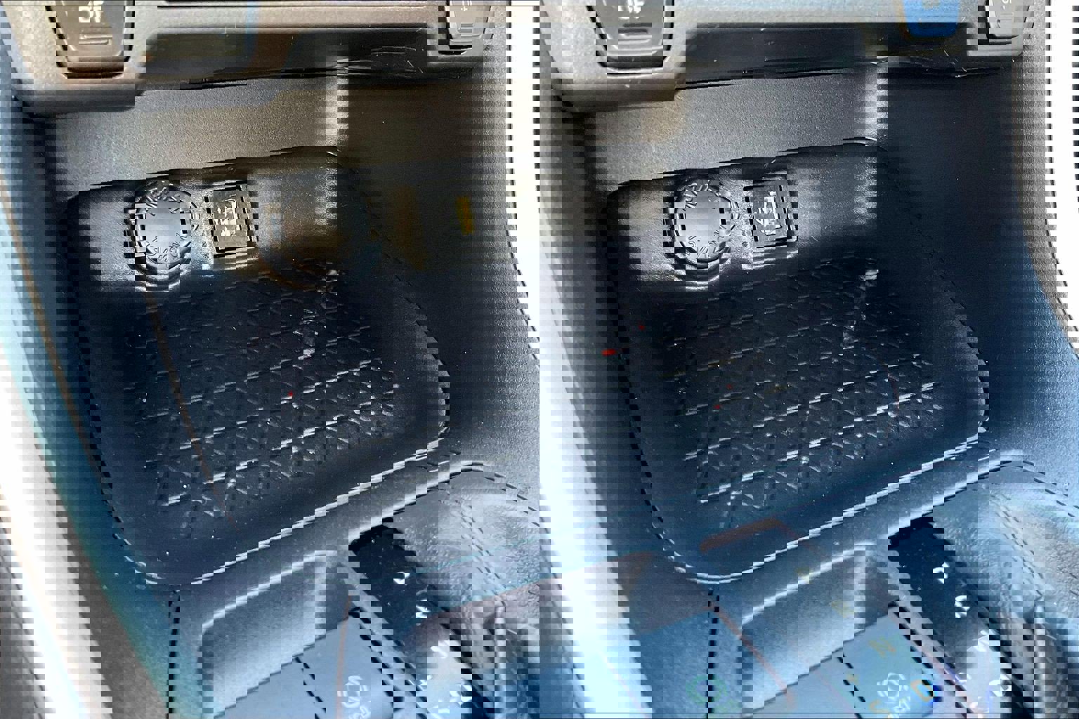 Used 2024 Toyota RAV4 XLE image 30