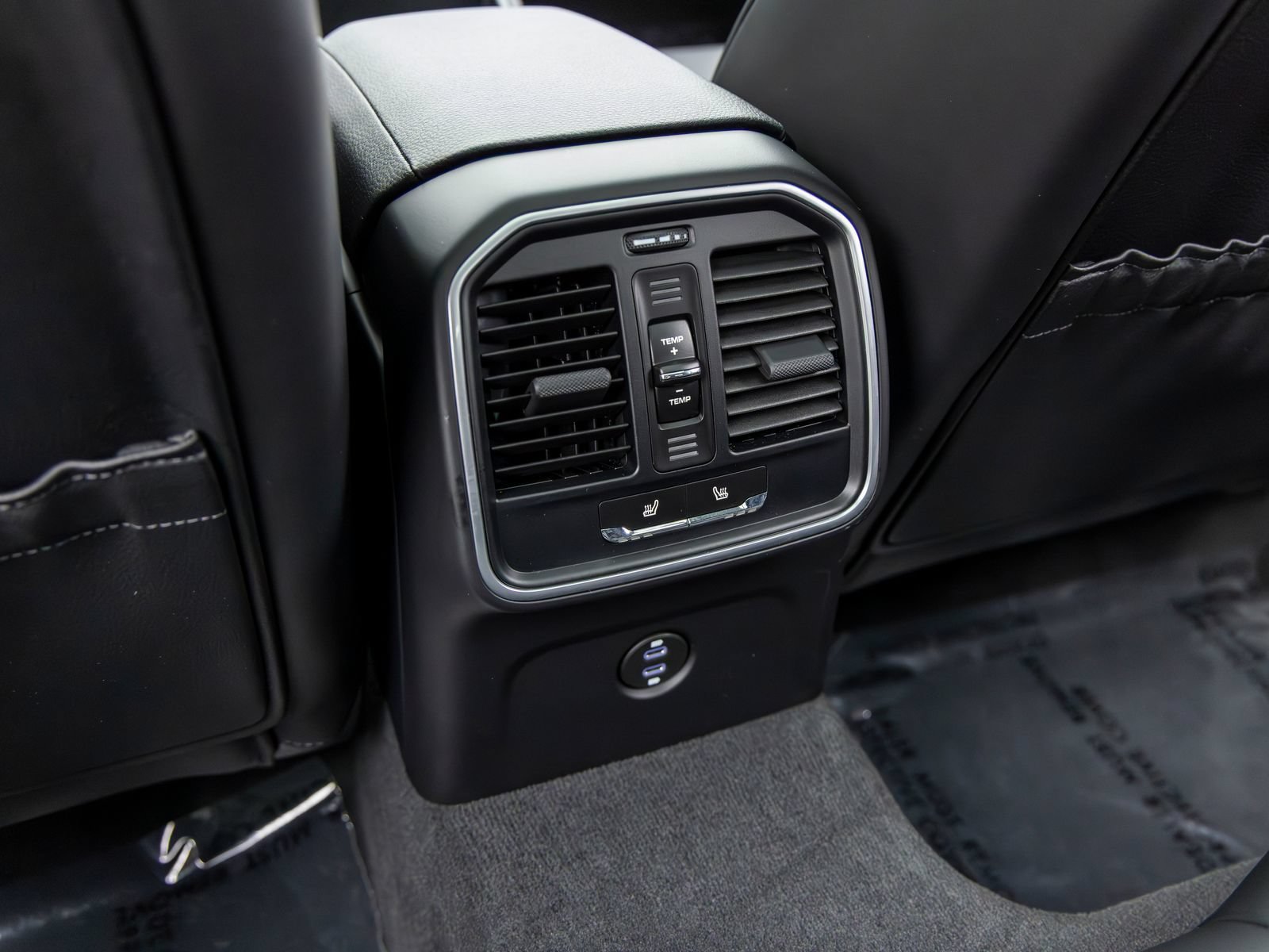 Certified 2026 Porsche Macan AWD/4WD image 46