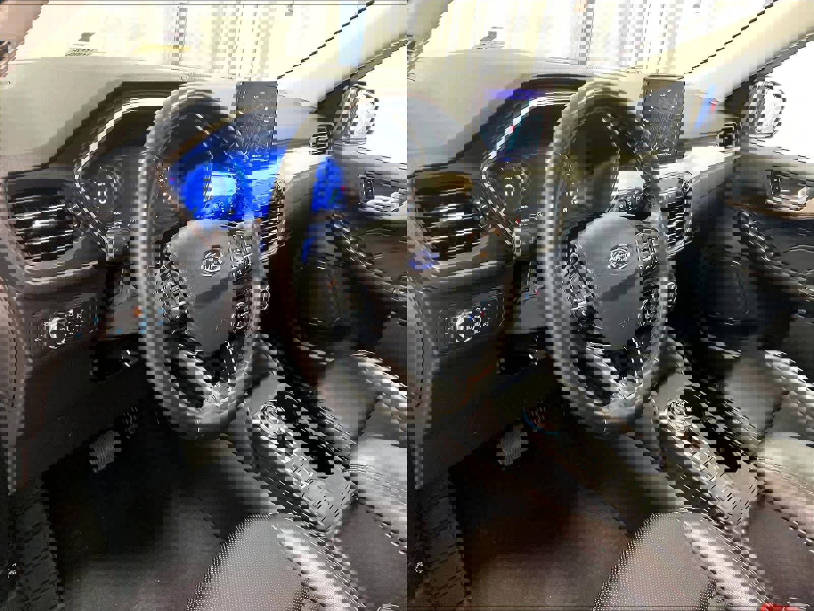 Used 2022 Ford Escape SEL w/ Technology Package image 8