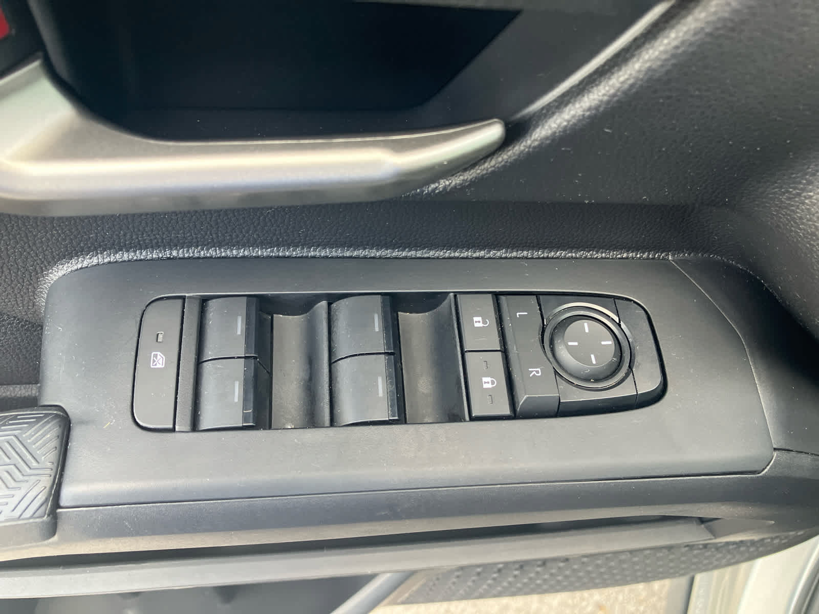 Certified 2024 Toyota Tacoma TRD Off-Road AWD/4WD image 13