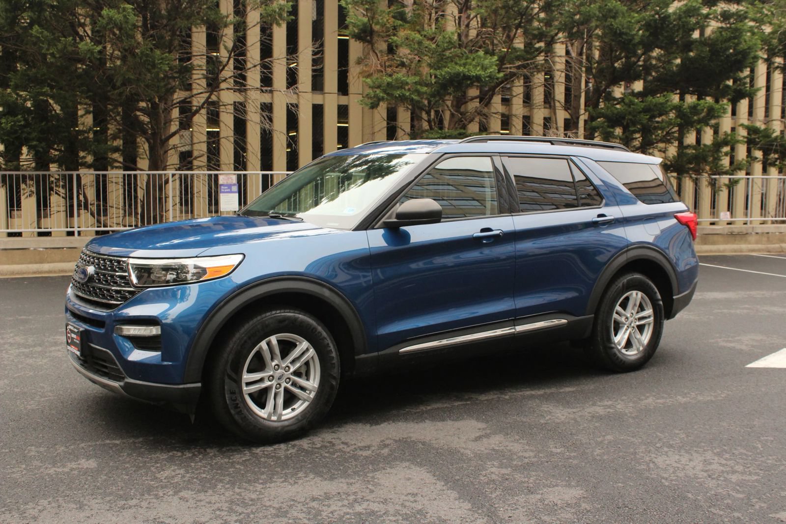 Used 2021 Ford Explorer XLT w/ Equipment Group 202A AWD/4WD image 12