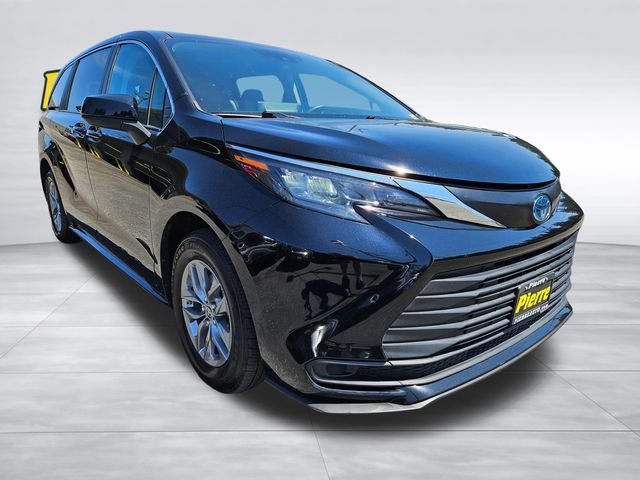 Used 2024 Toyota Sienna LE FWD image 8
