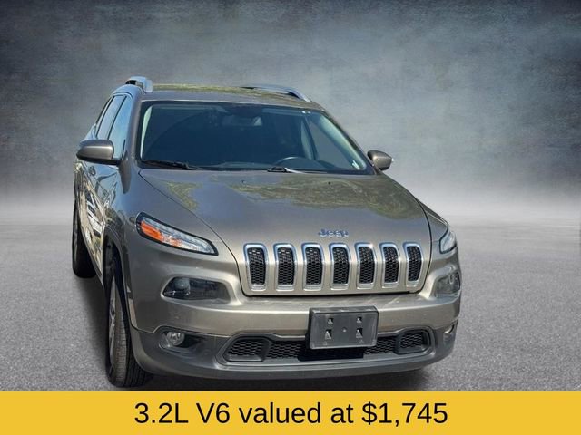 Used 2017 Jeep Cherokee Latitude w/ Cold Weather Group AWD/4WD image 2