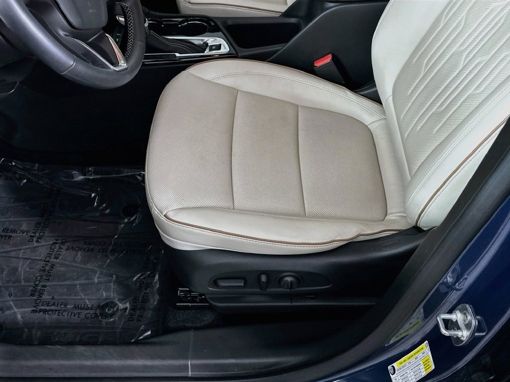 Used 2025 Buick Encore GX Avenir w/ Avenir Technology Package FWD image 27