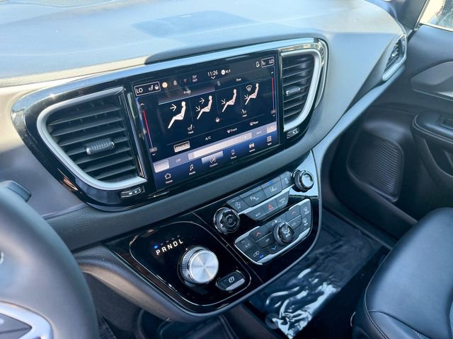 Used 2025 Chrysler Pacifica Select FWD image 20