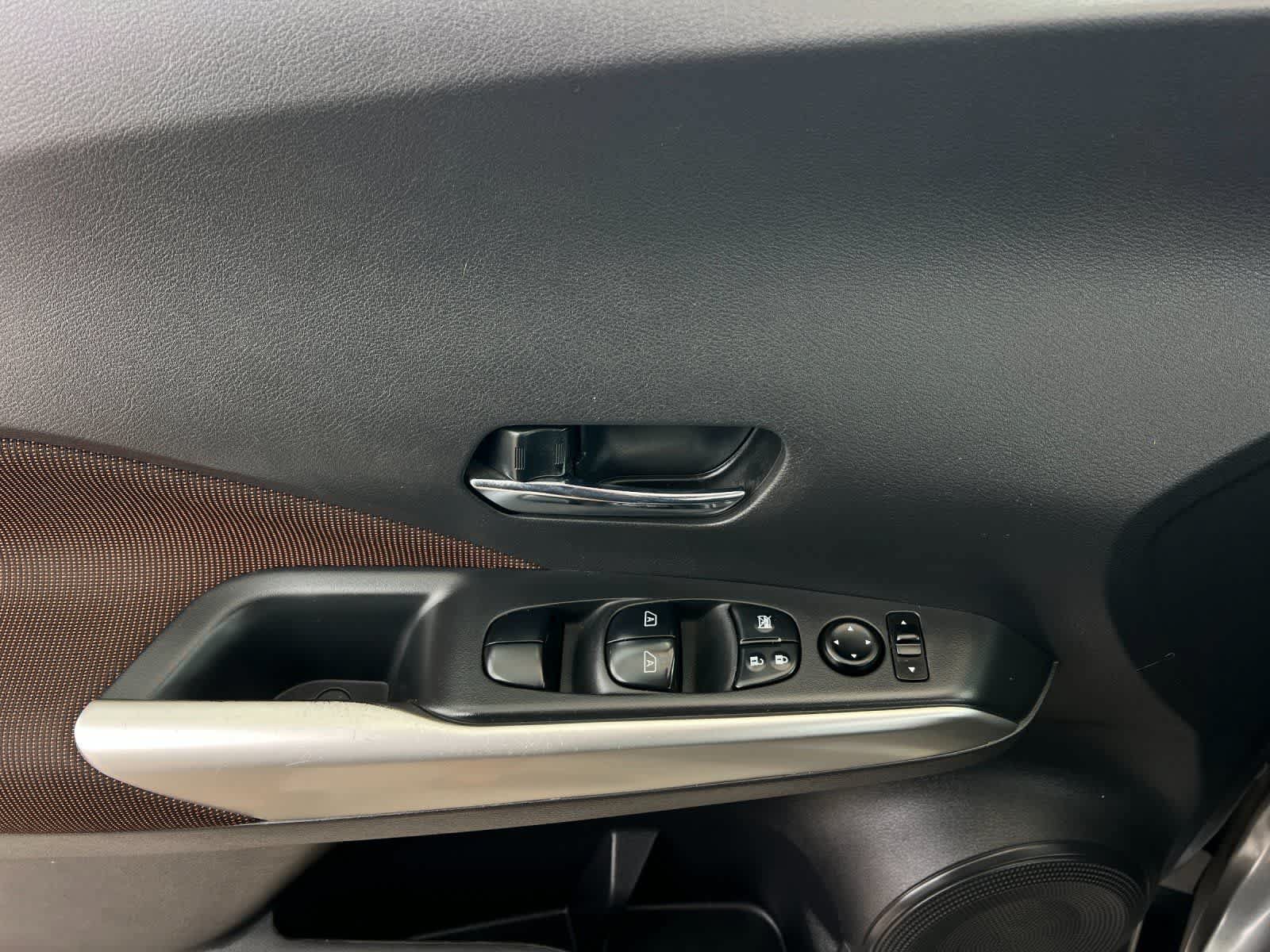 Used 2018 Nissan Kicks SR w/ Exterior Package FWD image 13
