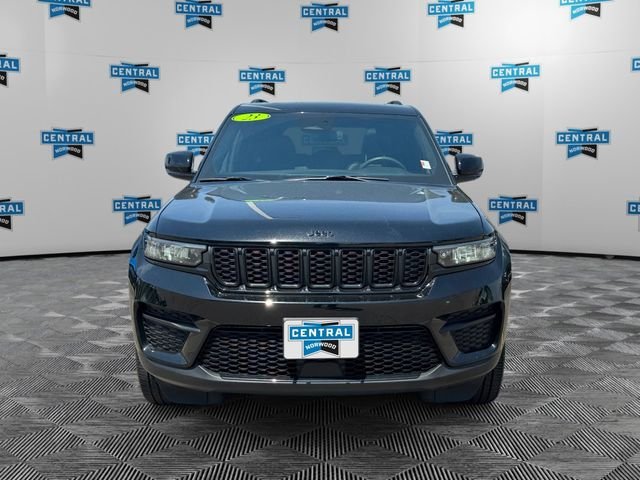 Used 2023 Jeep Grand Cherokee Altitude AWD/4WD image 9