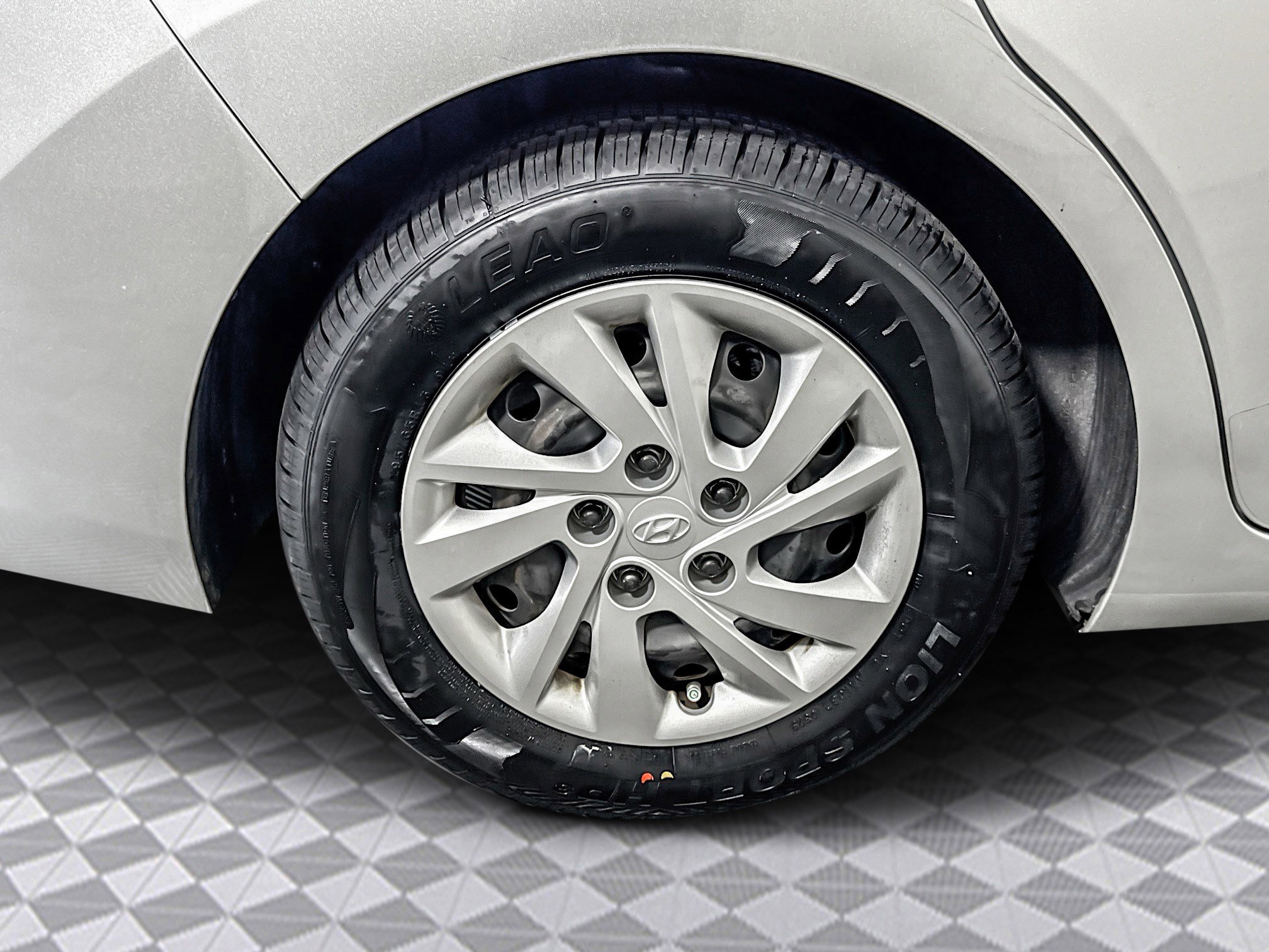 Used 2018 Hyundai Elantra SE image 31