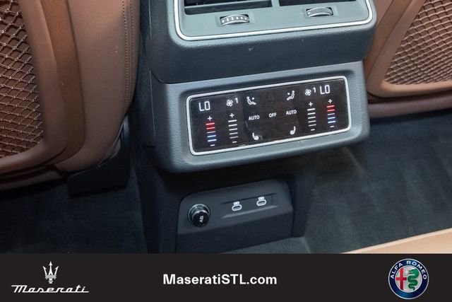 Used 2023 Audi e-tron Premium Plus w/ Premium Plus Package image 22