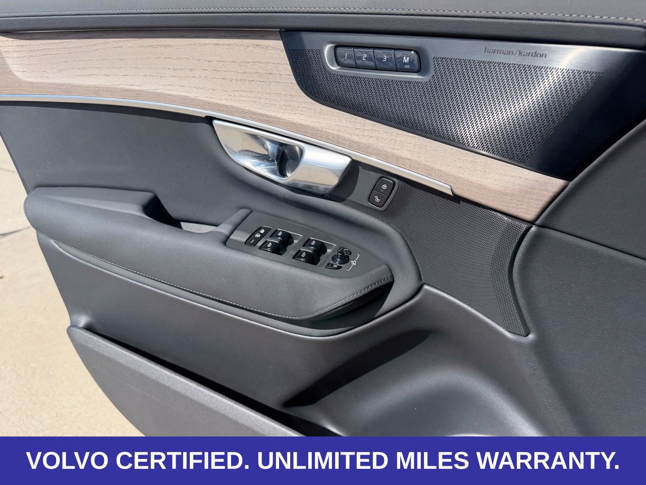 Certified 2026 Volvo XC90 B6 Plus AWD/4WD image 32