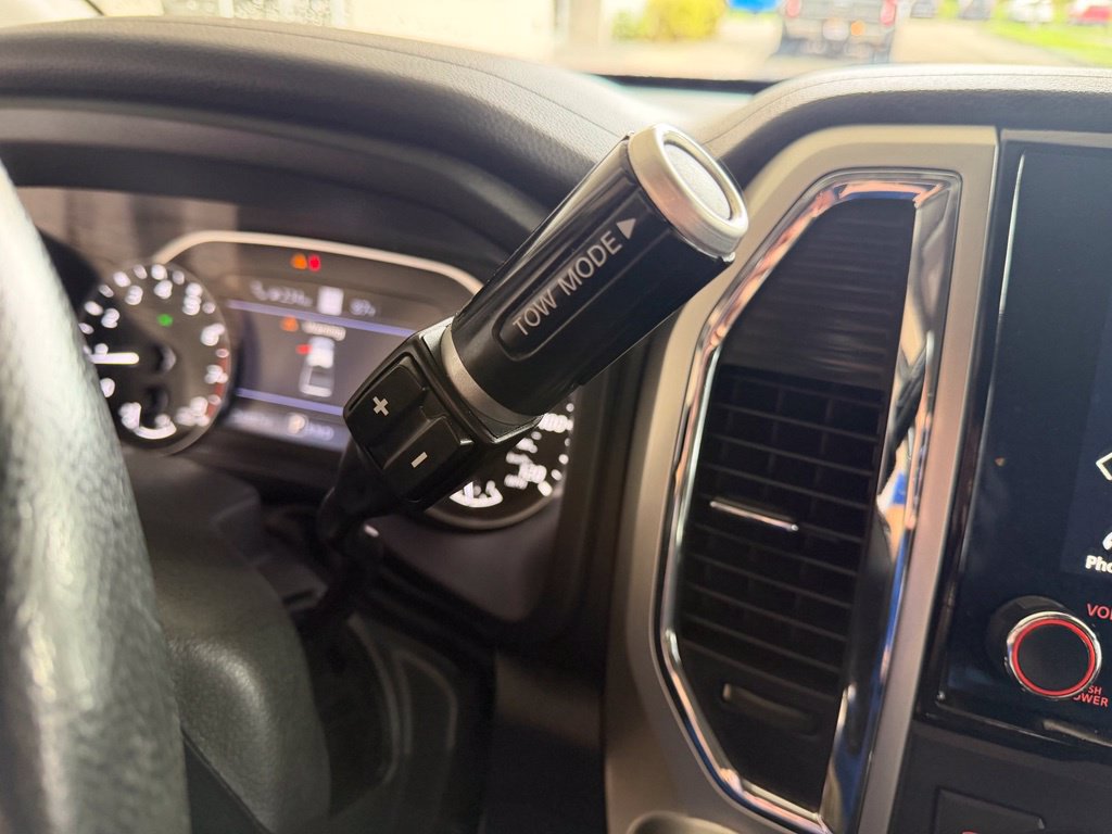 Used 2021 Nissan Titan SV w/ SV Convenience Package RWD image 9