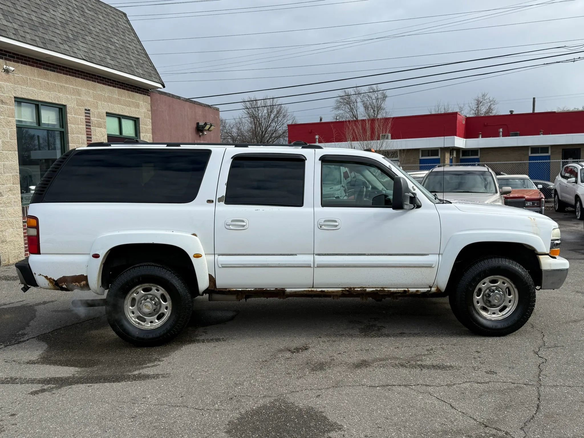 Used 2003 Chevrolet Suburban 2500 LT w/ LT Preferred Equipment Group AWD/4WD image 4
