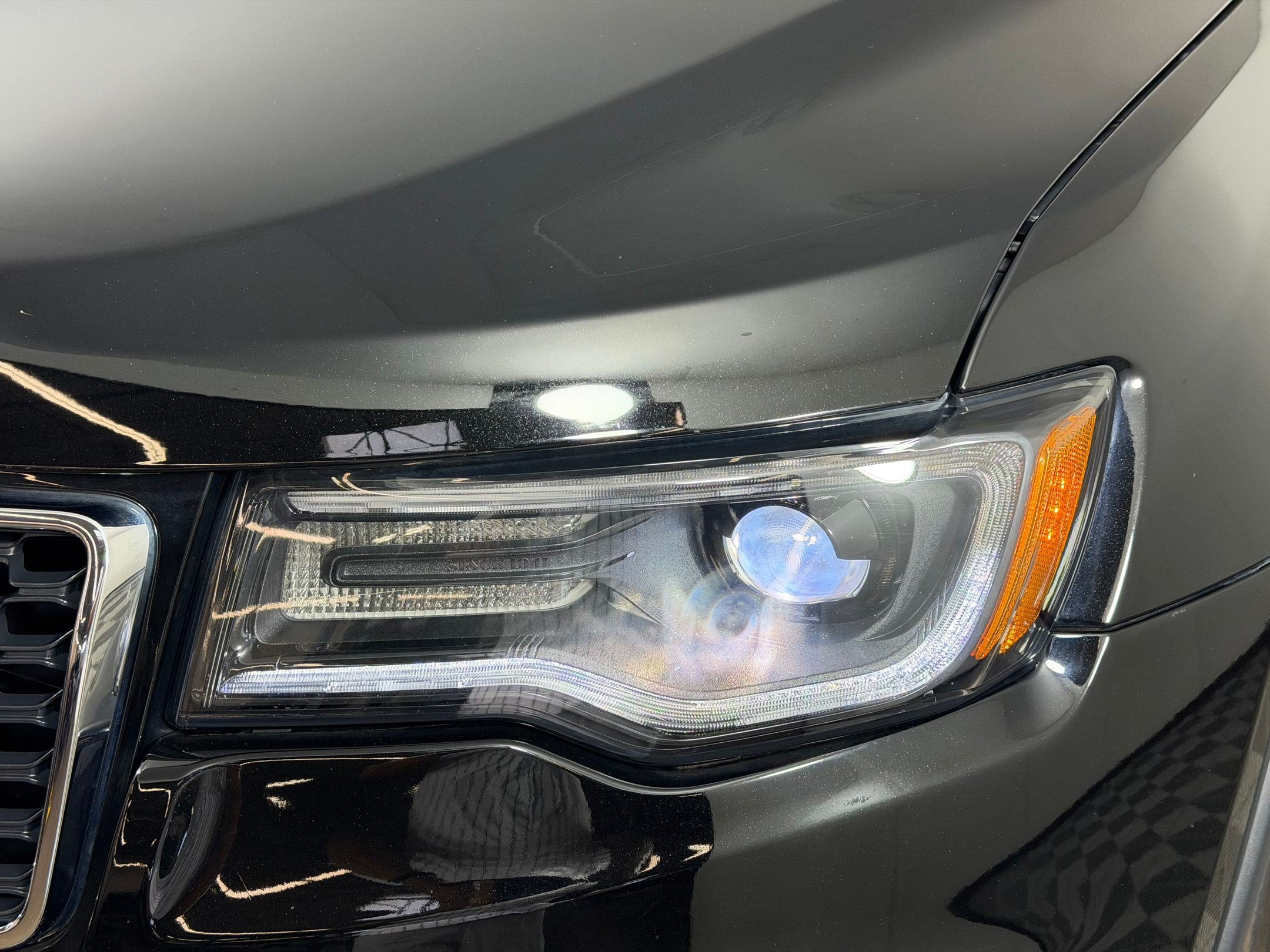 Used 2021 Jeep Grand Cherokee Limited w/ Premium Lighting Group AWD/4WD image 12