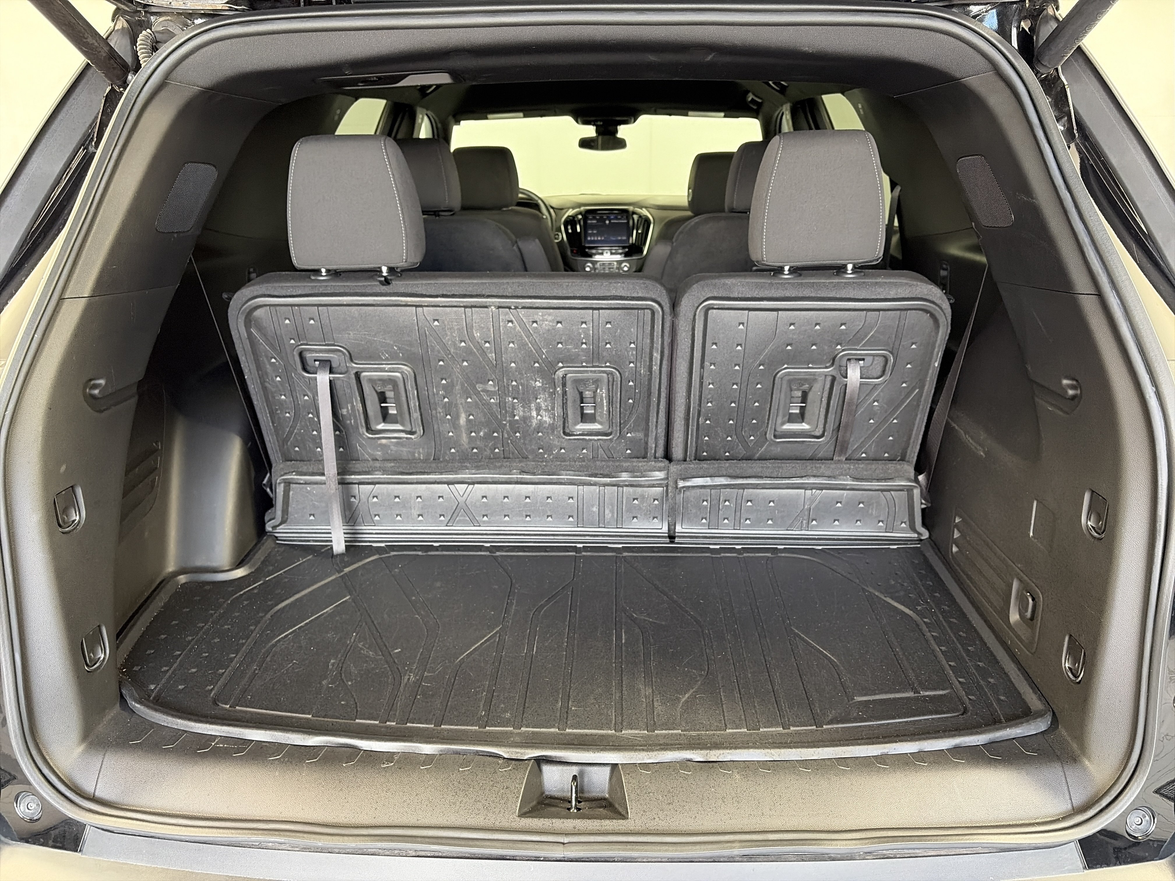 Used 2023 Chevrolet Traverse LT w/ LPO, Floor Liner Package AWD/4WD image 15