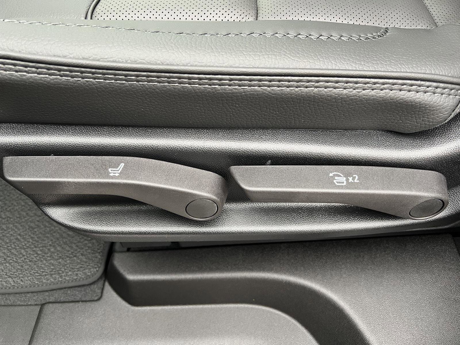 New 2026 GMC Yukon Denali w/ Sun & Power Step Package image 41