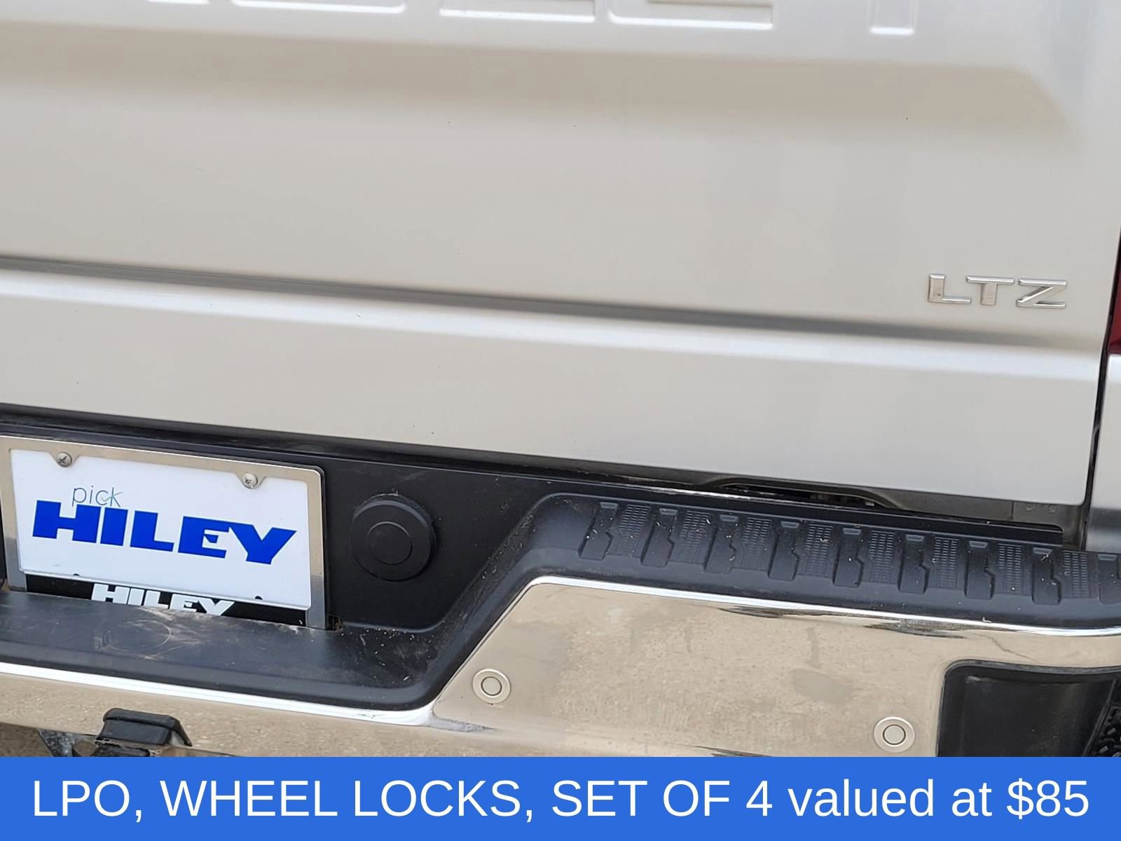 Used 2022 Chevrolet Silverado 1500 LTZ w/ Z71 Off-Road Package AWD/4WD image 5