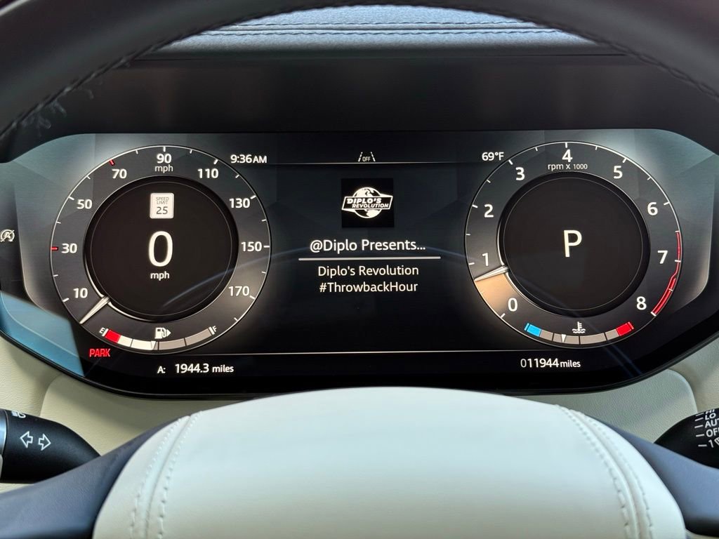 Used 2025 Land Rover Range Rover SE image 12