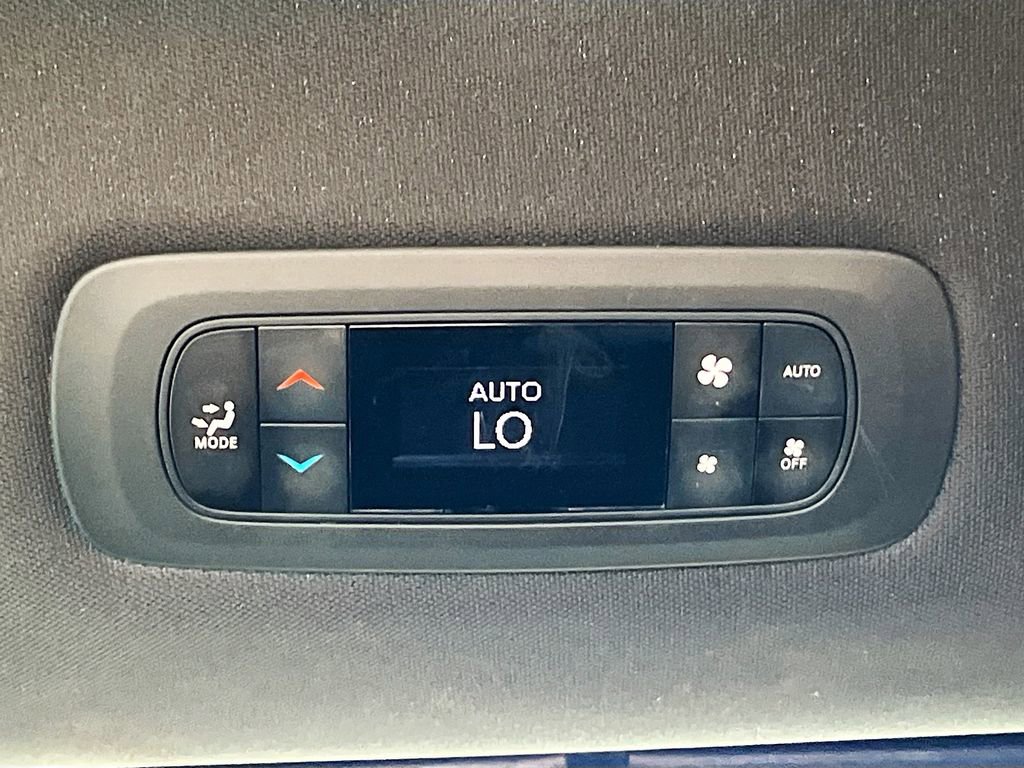 Used 2023 Chrysler Pacifica Touring image 24