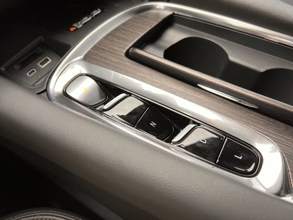 Used 2023 Buick Enclave Avenir image 20